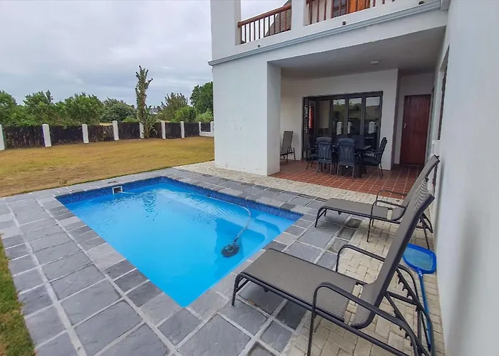 Whole House! Sleeps 6 With Solar Power And Pool
