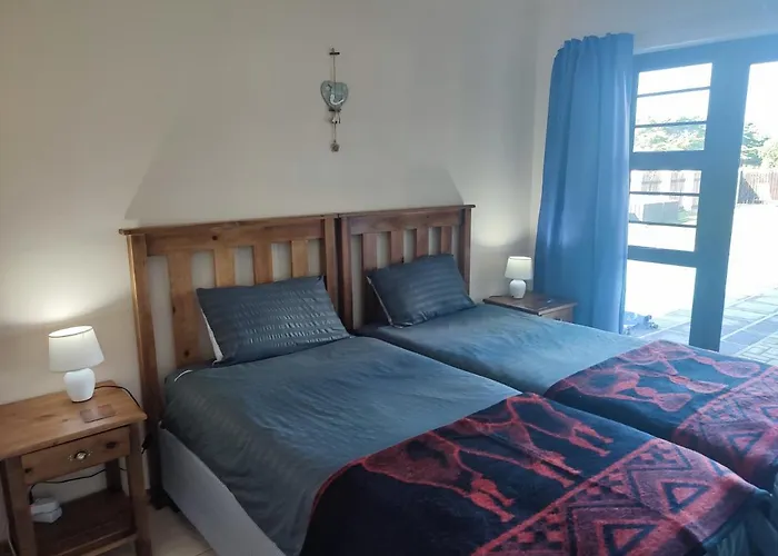 Whole House! Sleeps 6 With Solar Power And Pool
