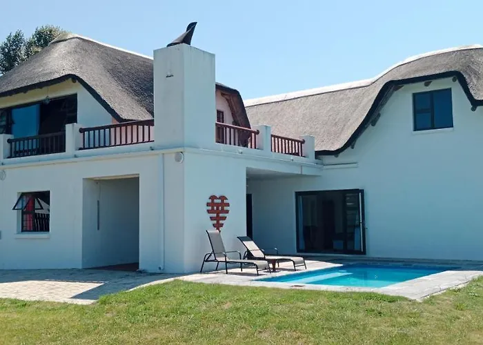 Whole House! Sleeps 6 With Solar Power And Pool