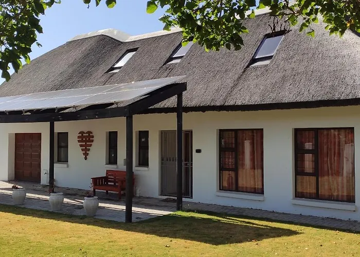 Whole House! Sleeps 6 With Solar Power And Pool