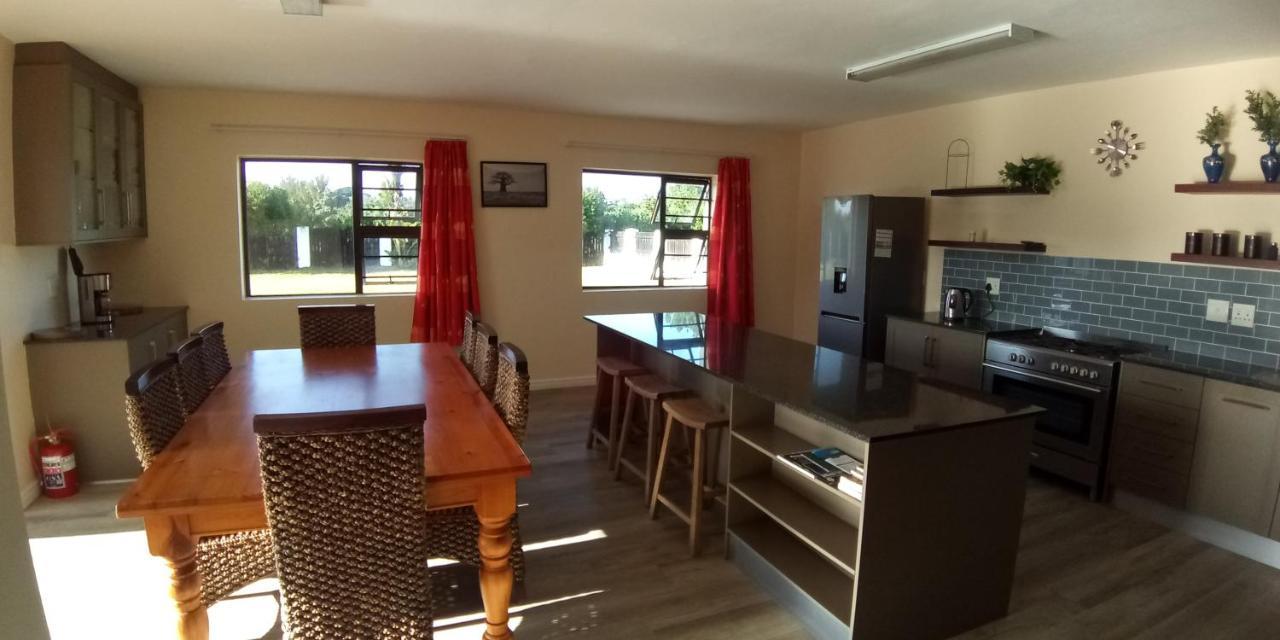 Holiday home Whole House! Sleeps 6 With Solar Power And Pool