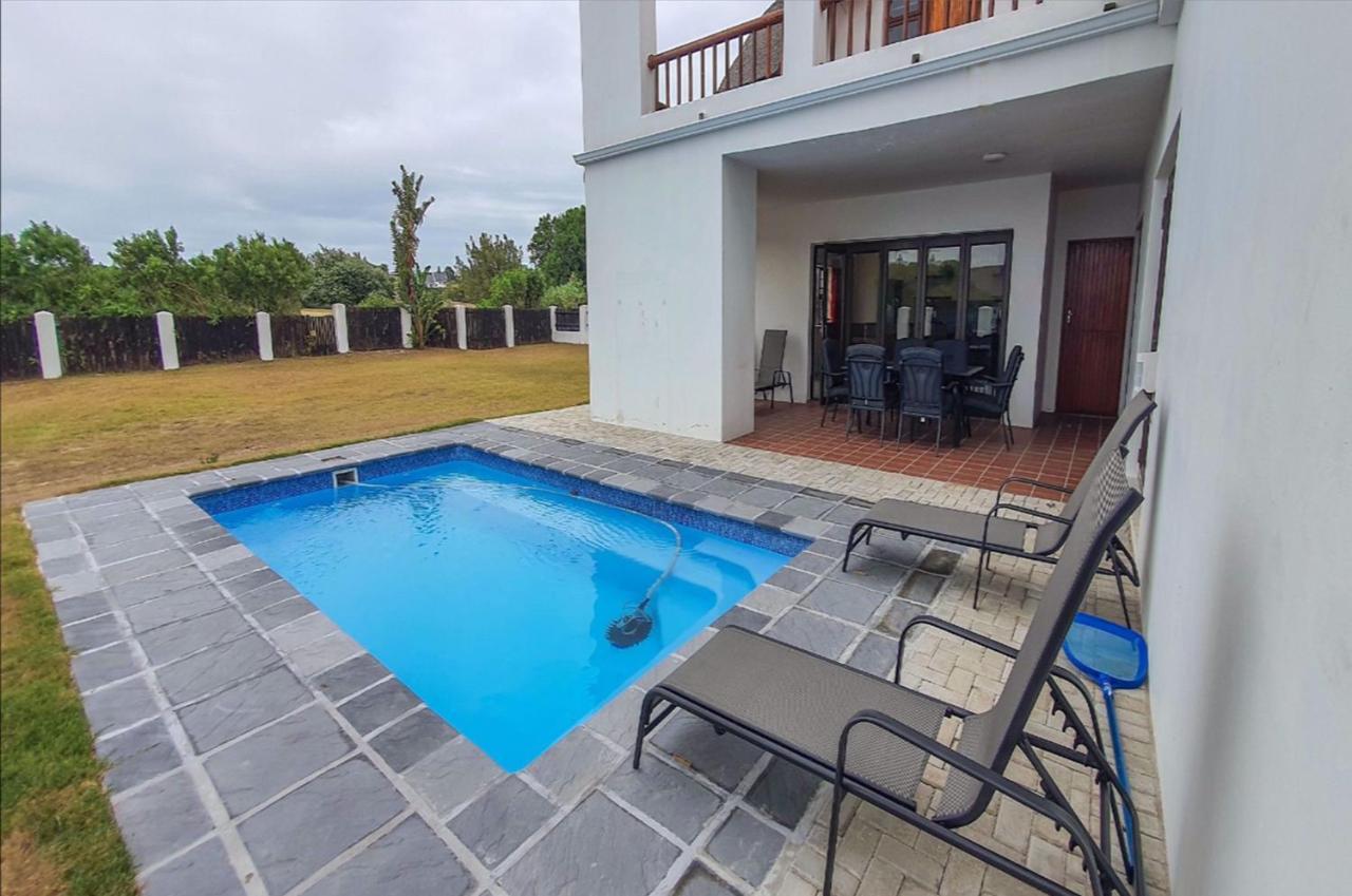 Whole House! Sleeps 6 With Solar Power And Pool Holiday home