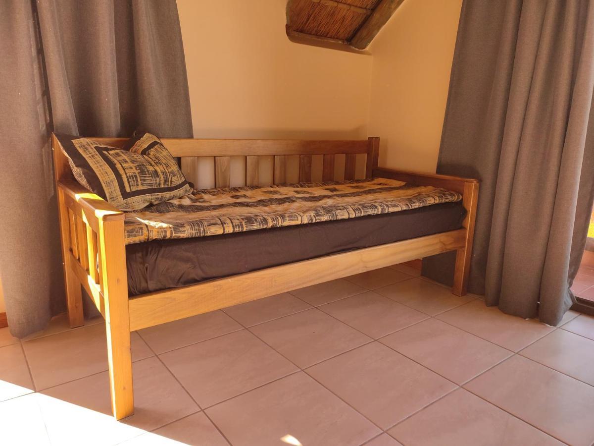 Holiday home Whole House! Sleeps 6 With Solar Power And Pool *