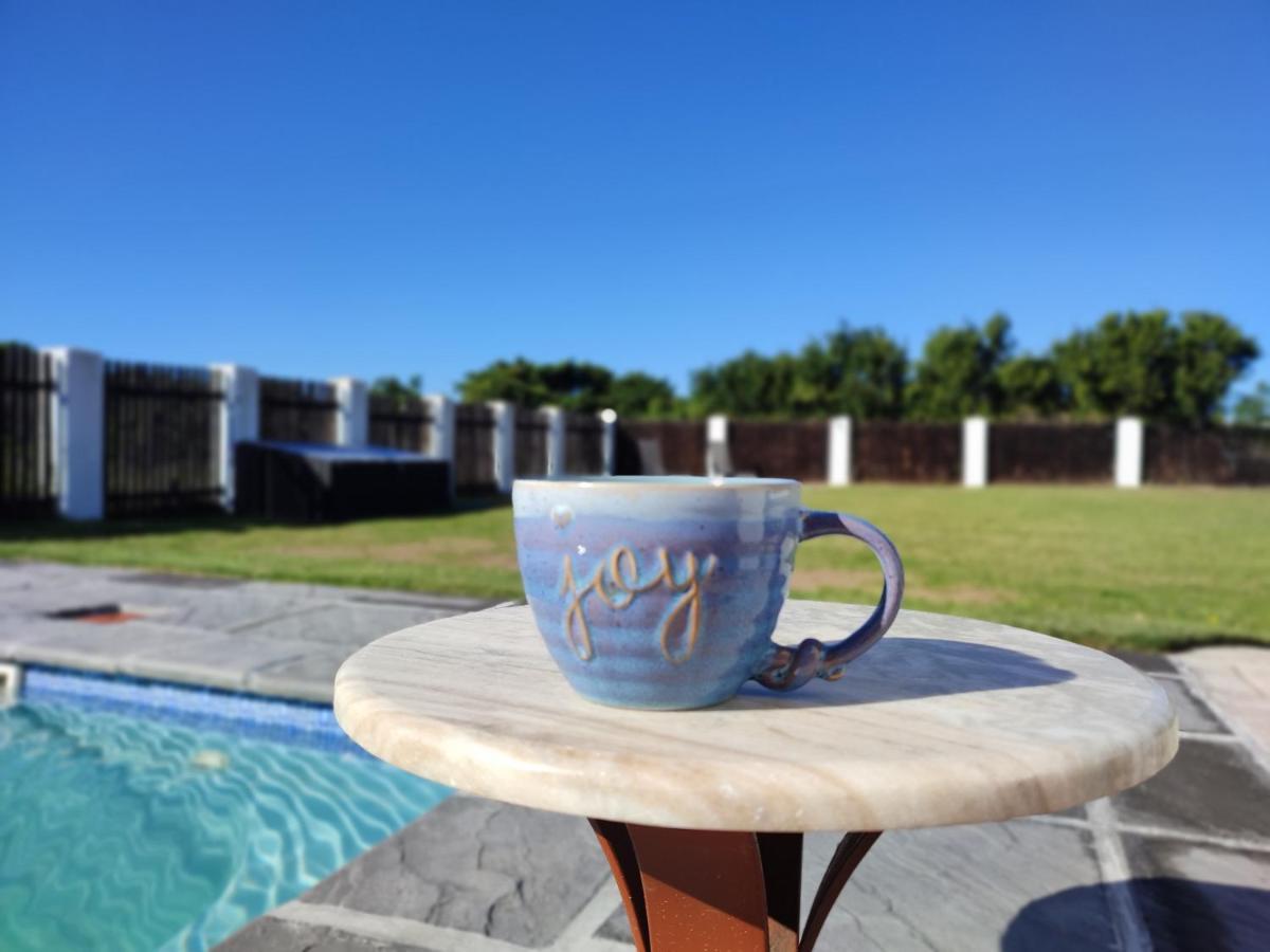 Whole House! Sleeps 6 With Solar Power And Pool Holiday home