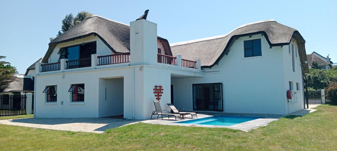 Whole House! Sleeps 6 With Solar Power And Pool St Francis Bay