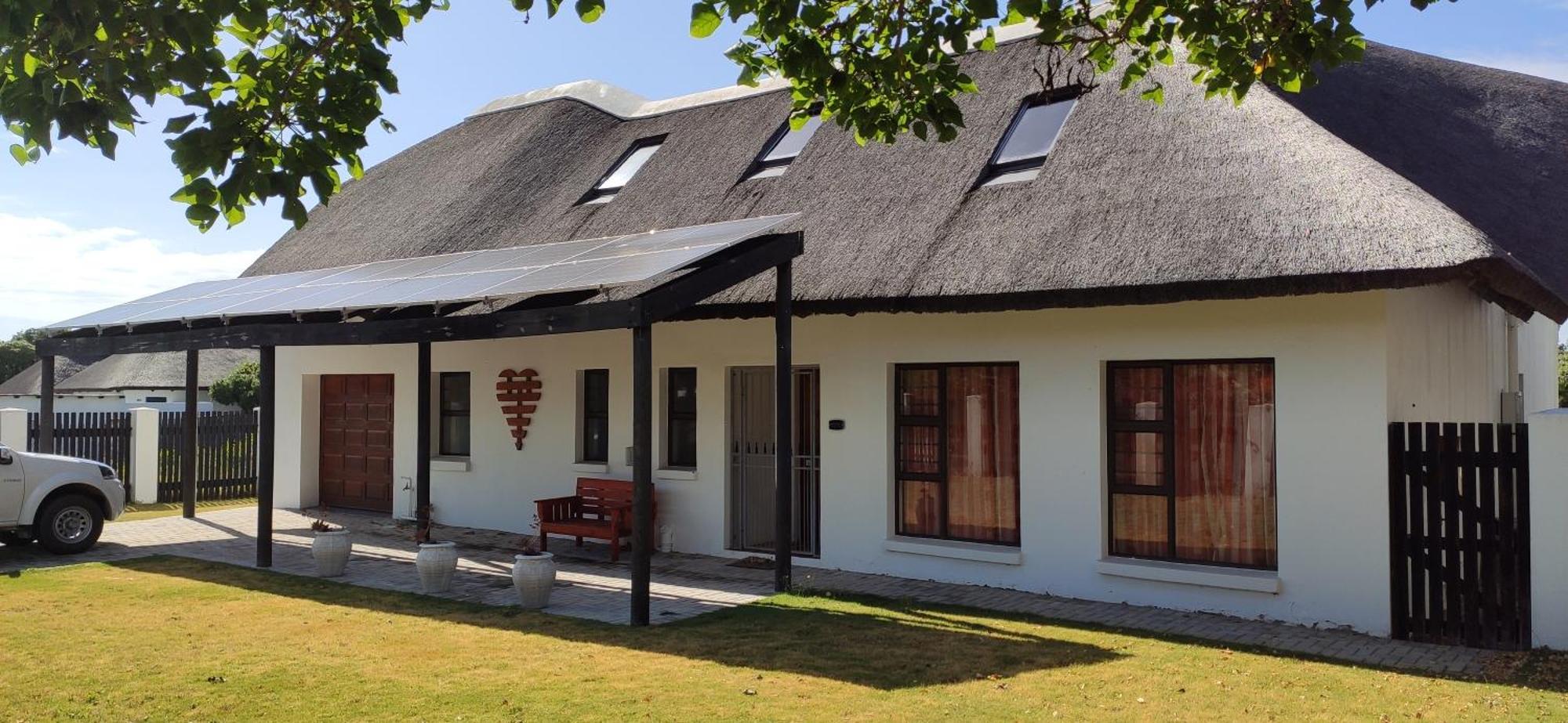 Whole House! Sleeps 6 With Solar Power And Pool Holiday home St Francis Bay